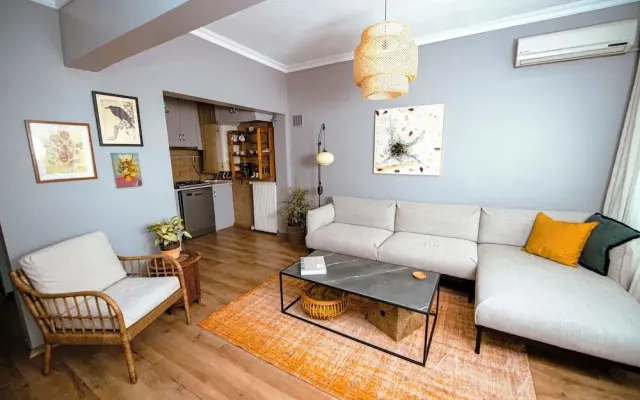 Cozy & Bright Urban Home in Center