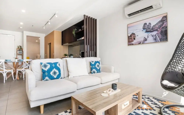 Modern 2-bedroom Retreat Minutes From St Kilda
