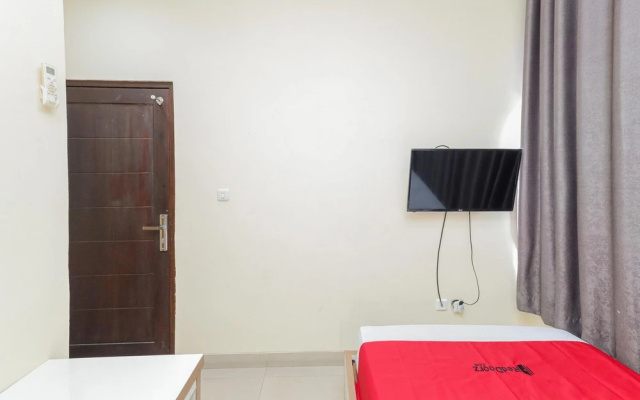 RedDoorz Syariah Near Stasiun Karet