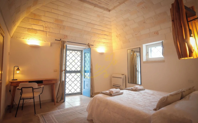TD Trullo Titiro Vineyard, Wine Cellar & Pool