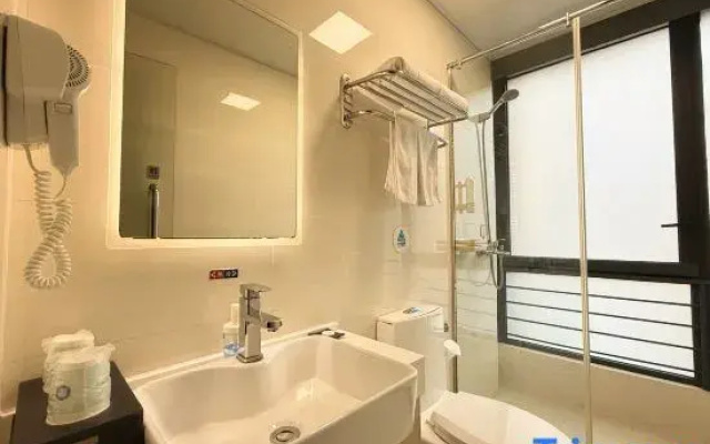 Wave E-sports HOTEL(Damuqiao Subway Station Branch)