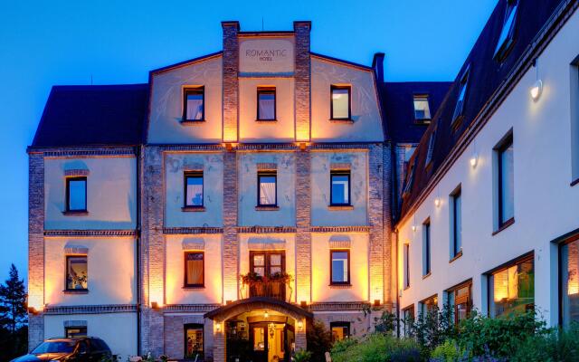 Отель Romantic Boutique Hotel & Spa Литва, Паневежис - 1 отзыв об отеле, цены и фото номеров - забронировать отель Romantic Boutique Hotel & Spa онлайн вид на фасад