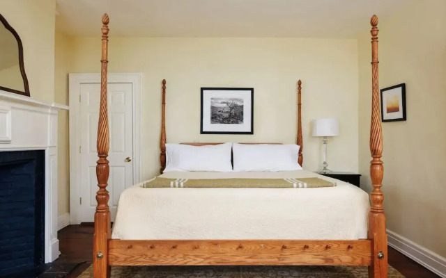 Elmrock Inn
