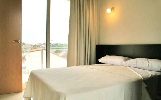 La Escala Apartment Near Beach for 3