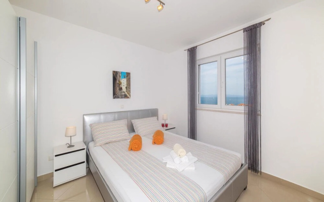 Beautiful Apartment in Okrug Gornji With 2 Bedrooms and Wifi