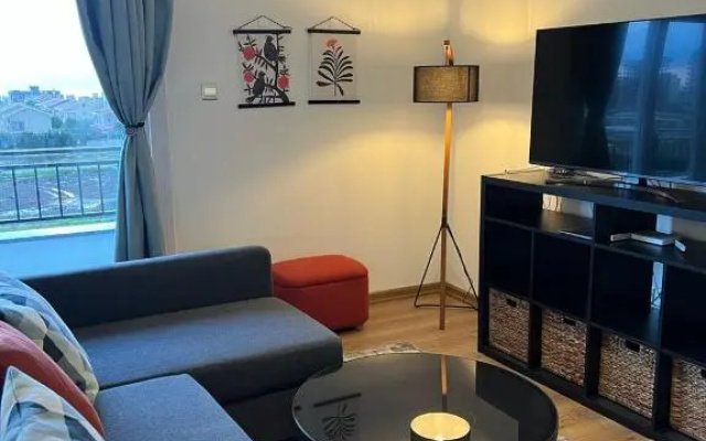McKenzi Gold 2 bedrooms