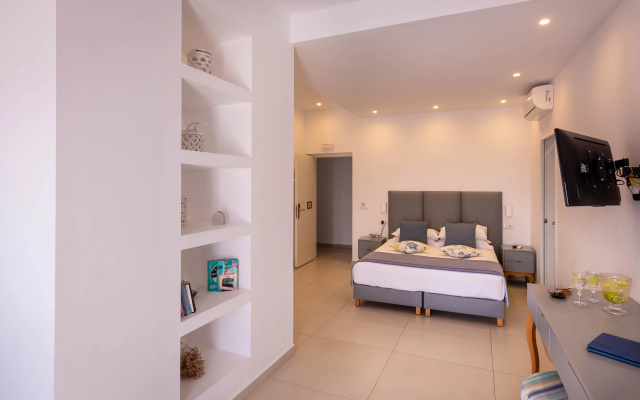 Mar n Mar Crown Hotel and Suites