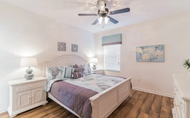 Lovely 6 Bedroom Home in the Solterra Community - 518