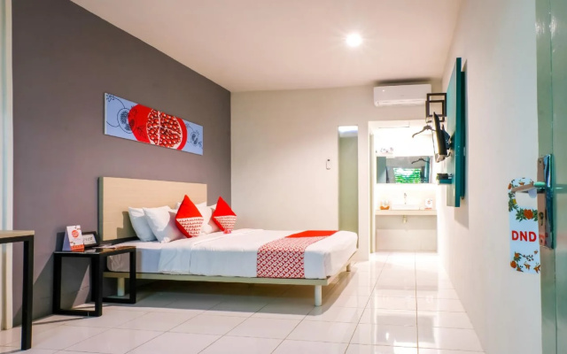 OYO 957 De-lima Residence