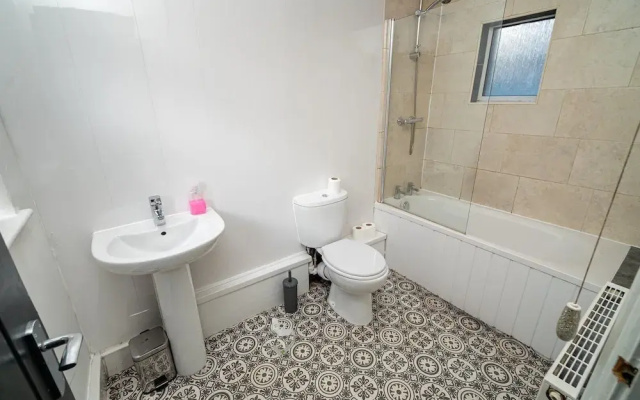Cosy 3-bed House Walk to Swansea Stadium