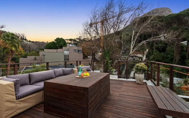 Higgo Crescent Villa