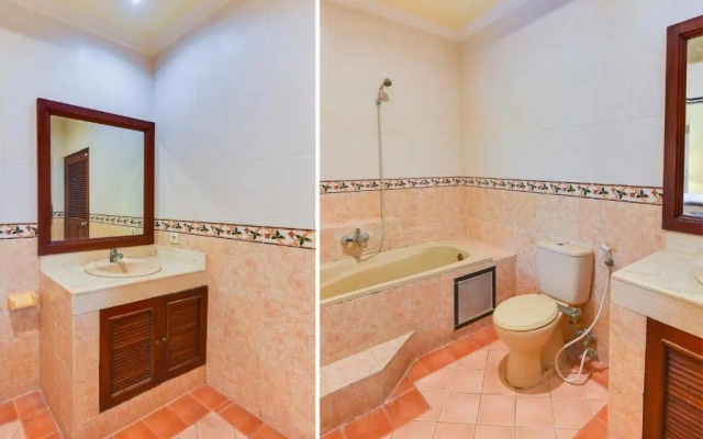 Super OYO Townhouse Oak Maxi Hotel Legian