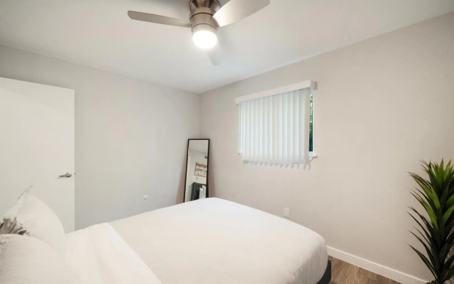 Stylish 1BR Near UT Brentwood Evonify