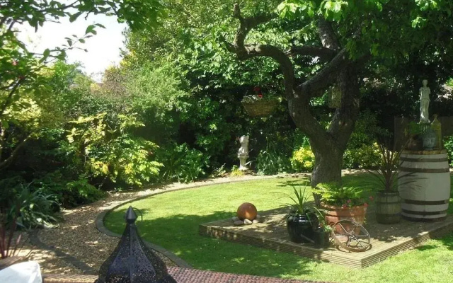 Holly House Bed Breakfast Apartments