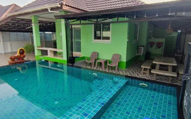 Chay Weng Pool Villa sattahip