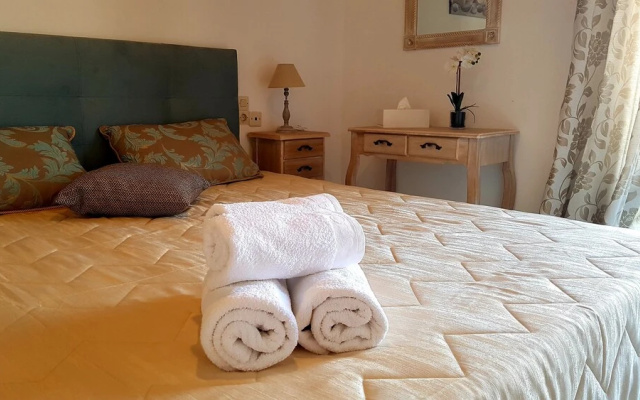 Emmanouil Airport Beach Apartment