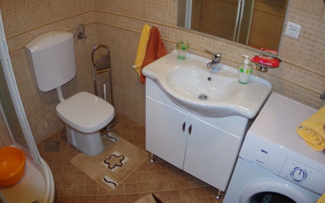 Quaint Apartment with Garden in Pula
