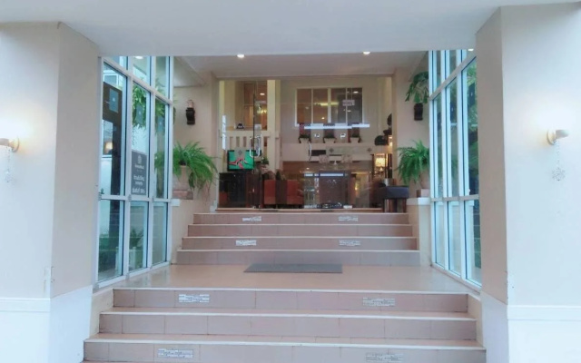 Siri Thani Hotel