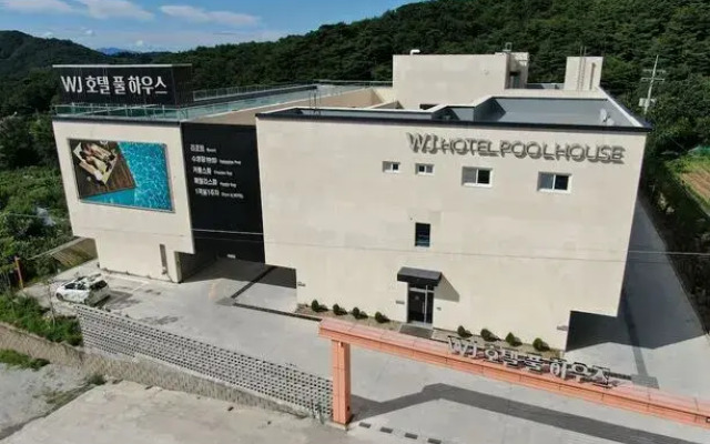 WJ Hotel Pool House
