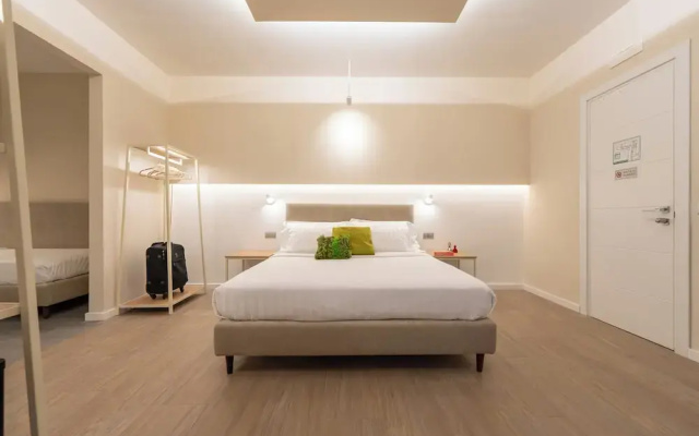 Six Luxury Room
