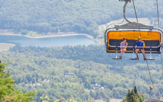 Mountain Lodge At Okemo-1br Fireplace & Updated Kitchen 1 Bedroom Condo by RedAwning
