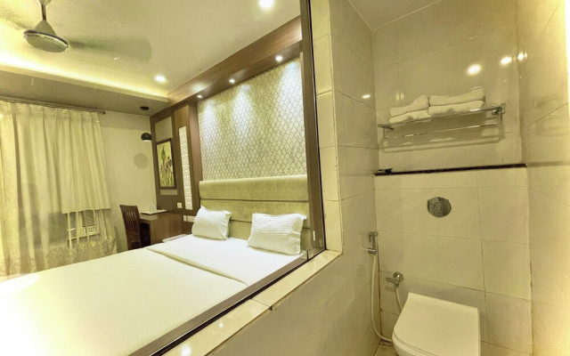 Hotel KUBER PALACE - Sea beach & Temple