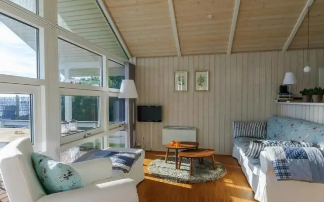 Stenene 101 Holiday House