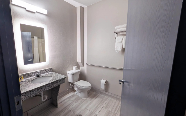Days Inn & Suites by Wyndham Augusta Near Fort Eisenhower