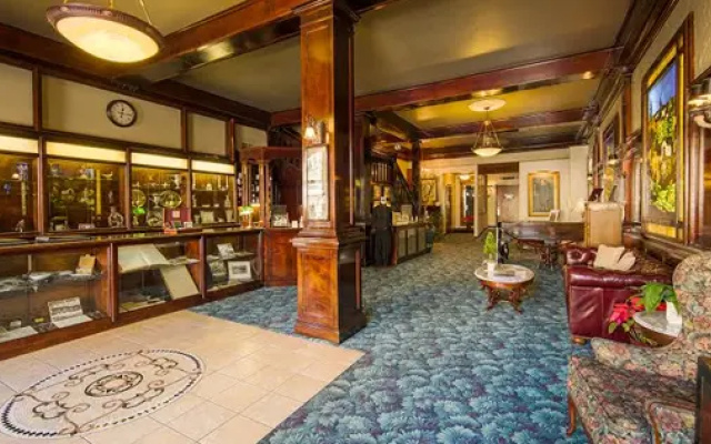 Historic Cary House Hotel