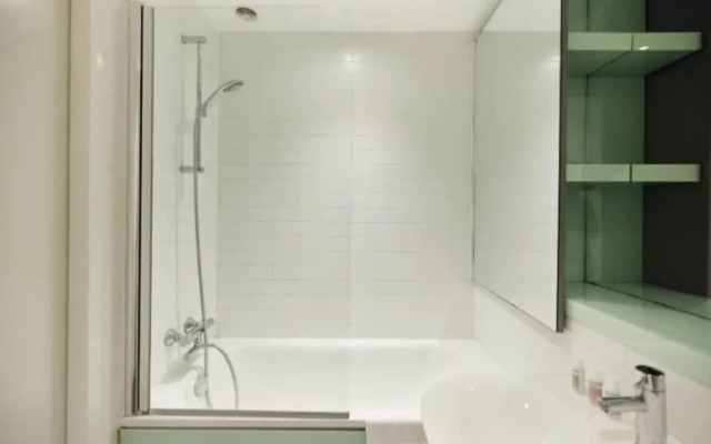 The Graham Park Hideout - Breathtaking 2BDR Flat with Balcony