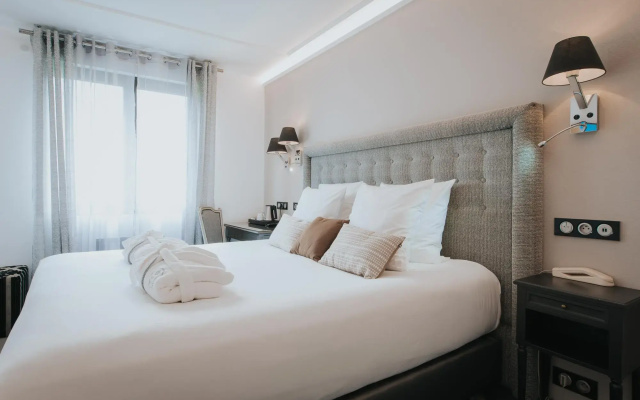 Henry II Hotel
