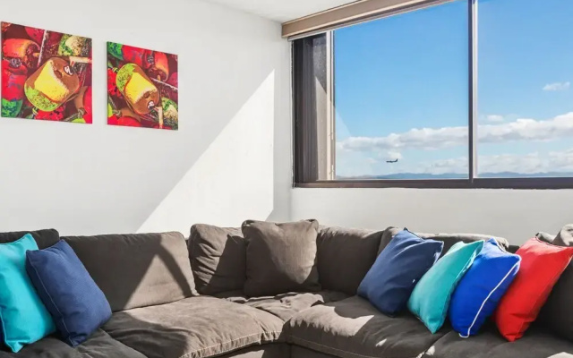 Waterside Flat With Garage and Easy Beach Access
