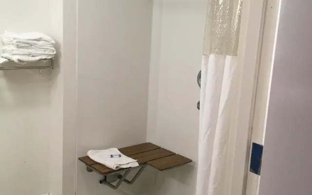 President Inn & Suites