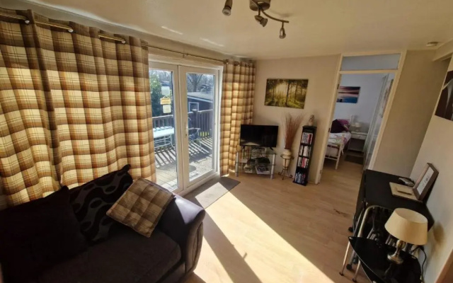 60 upperlakeside glan gwna