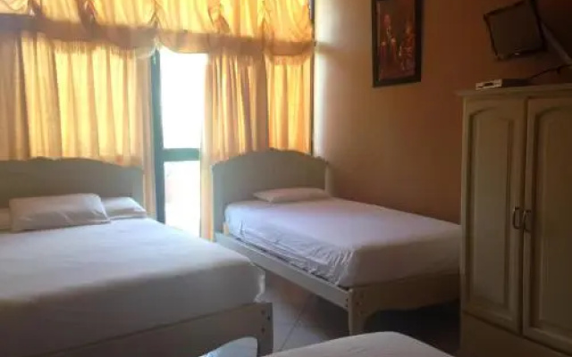 Hostal Manta Tropical