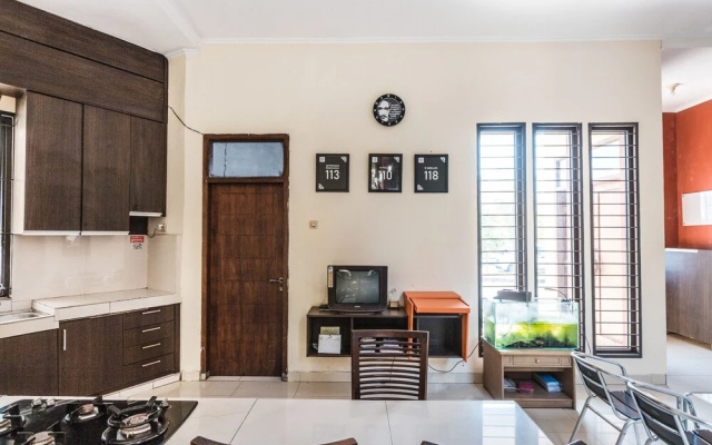 Oyo Life 1203 Hunian Tinggal Mega Rich