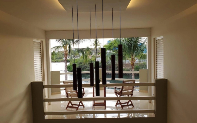 Romantic Waterfront Villa for 6