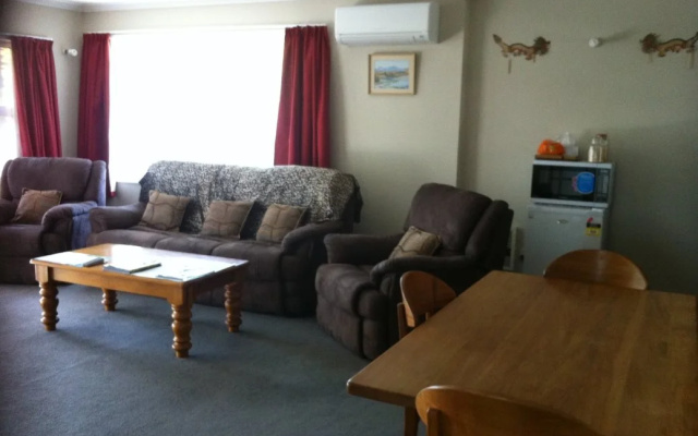 M&Y Airport Guest House