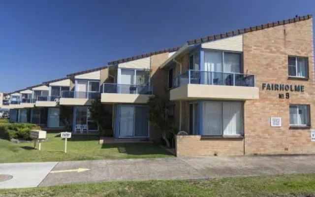 Fairholme 5, Opposite Lake