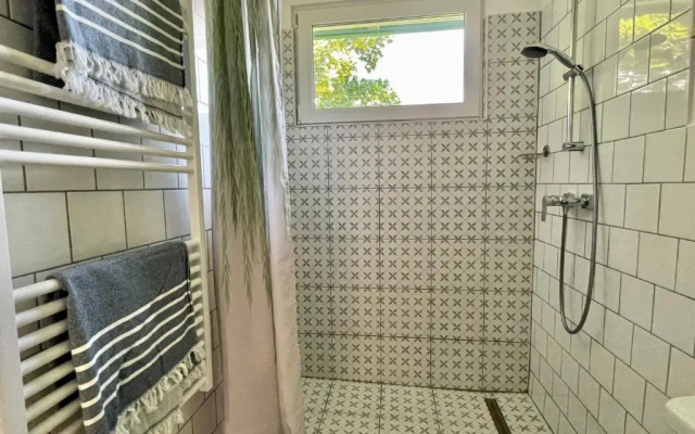 Lombliget Velence Vendégház
