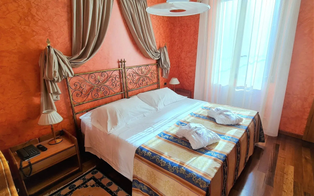 Colomba D'Oro Hotel