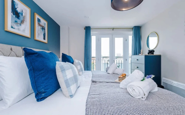 NEW Stylish Apartment Amazing Location Sleeps 6