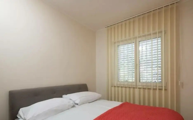 Donatella -apt 1- 10m van het Strand