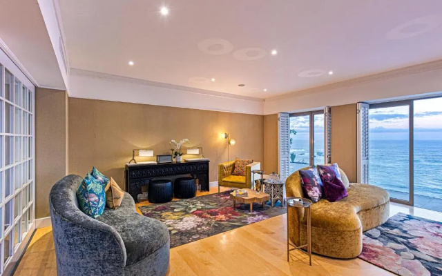 Clifton YOLO Spaces – Clifton Mansion Villa