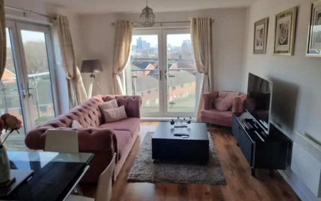 Impeccable 2-bed Apartment in Salford