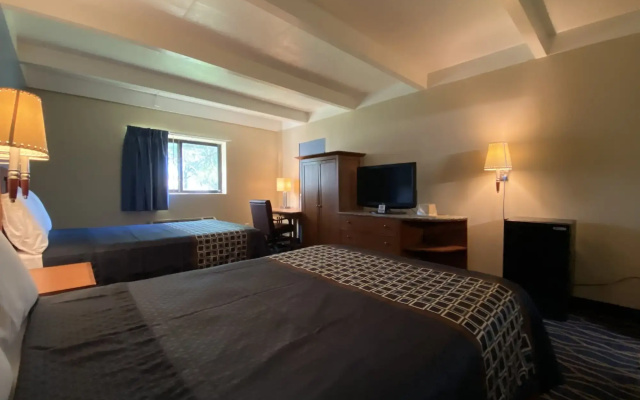 Economy Inn North Randall
