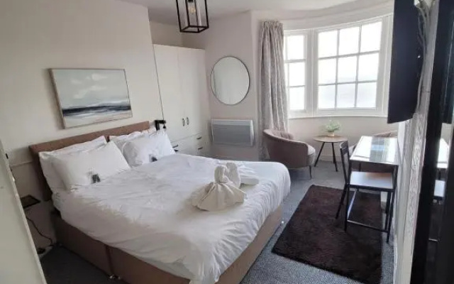 Sea View flat 4 fast WIFI & FREE parking