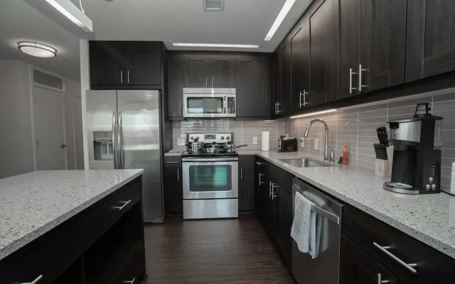 SoBe Belmont St Apartments