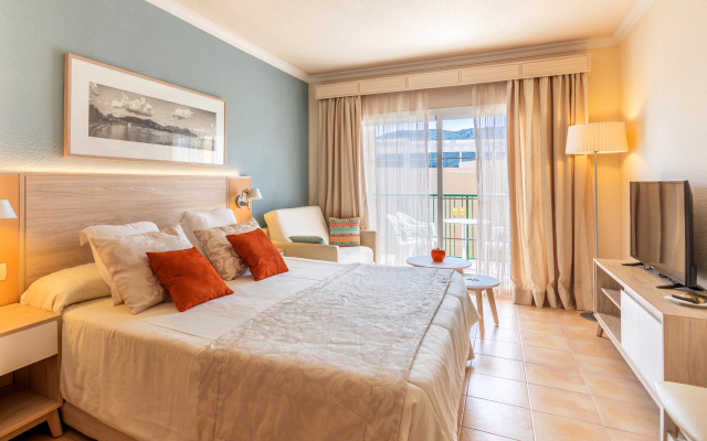 Отель VIVA Cala Mesquida Resort & Spa