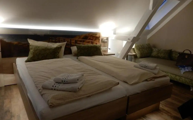 Hotel Pension Am Hafen + Pfannkuchenhaus